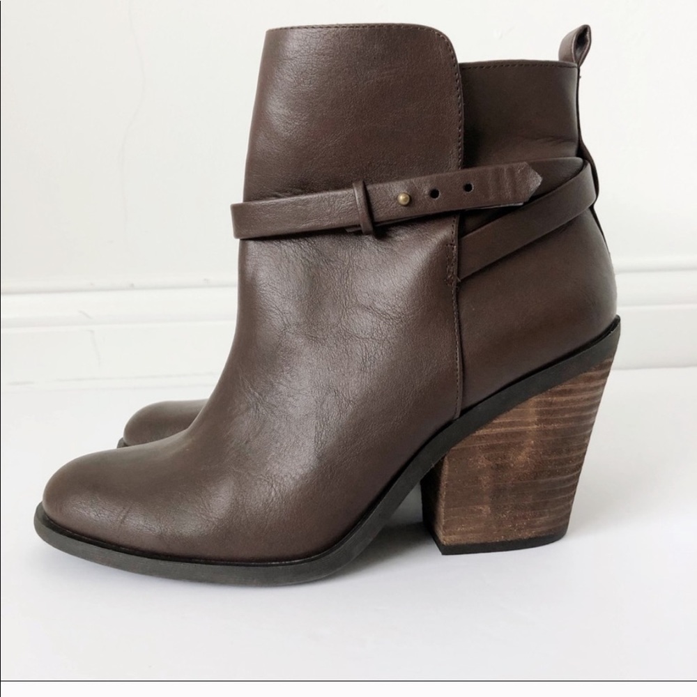 Lucky Brand Size 9 Boots